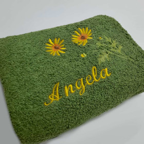 zielony ręcznik z imieniem na prezent